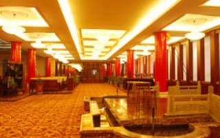 长虹池畔养生之旅，悠然乐享健康生活(长虹浴池怎么样)